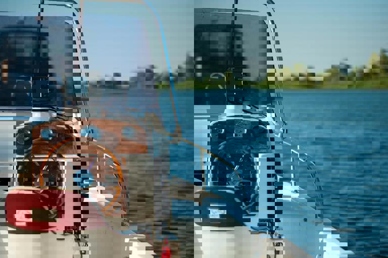 Blitz sullo yacht: sequestrati 1,5 milioni nascosti dopo collisione al largo